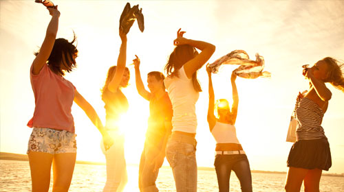 广东女篮：铿锵玫瑰，荣耀绽放！以摧枯拉朽之势剑指榜首！