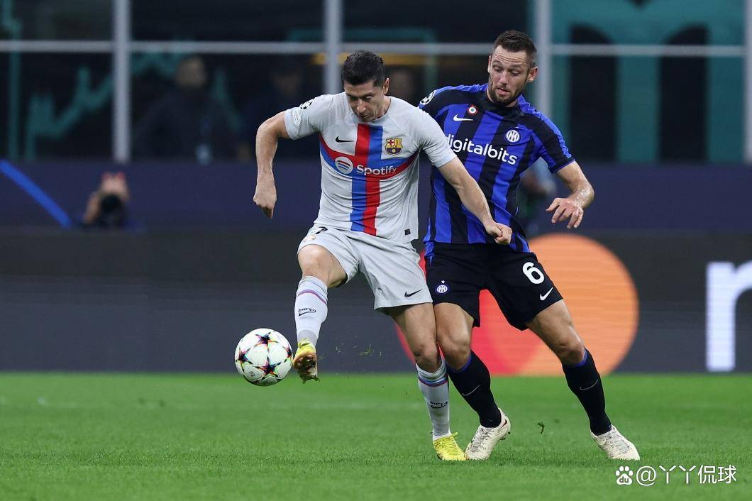 爱游戏官网-国际米兰防线整体表现出色，困敌于逼迫的简单介绍