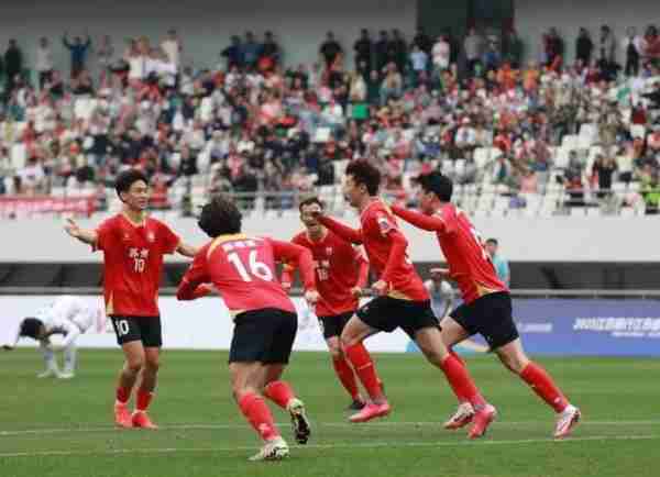 红队女子足球首战遭遇失利 红队女子足球首战遭遇失利