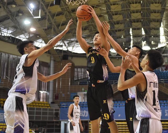 包含凭借一波上海队,全国篮球锦标赛成功救主,现场全场沸腾的词条 包含凭借一波上海队,全国篮球锦标赛成功救主,现场全场沸腾的词条