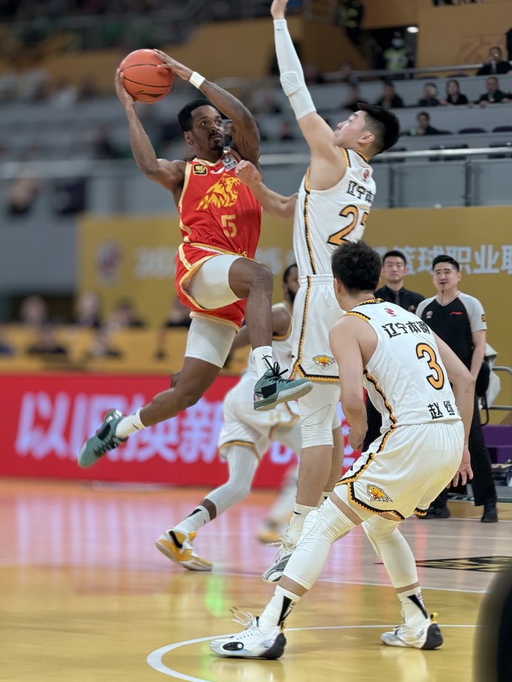 爱游戏体育地址-包含江苏主场对阵辽宁队，看点十足的比赛即将开始的词条