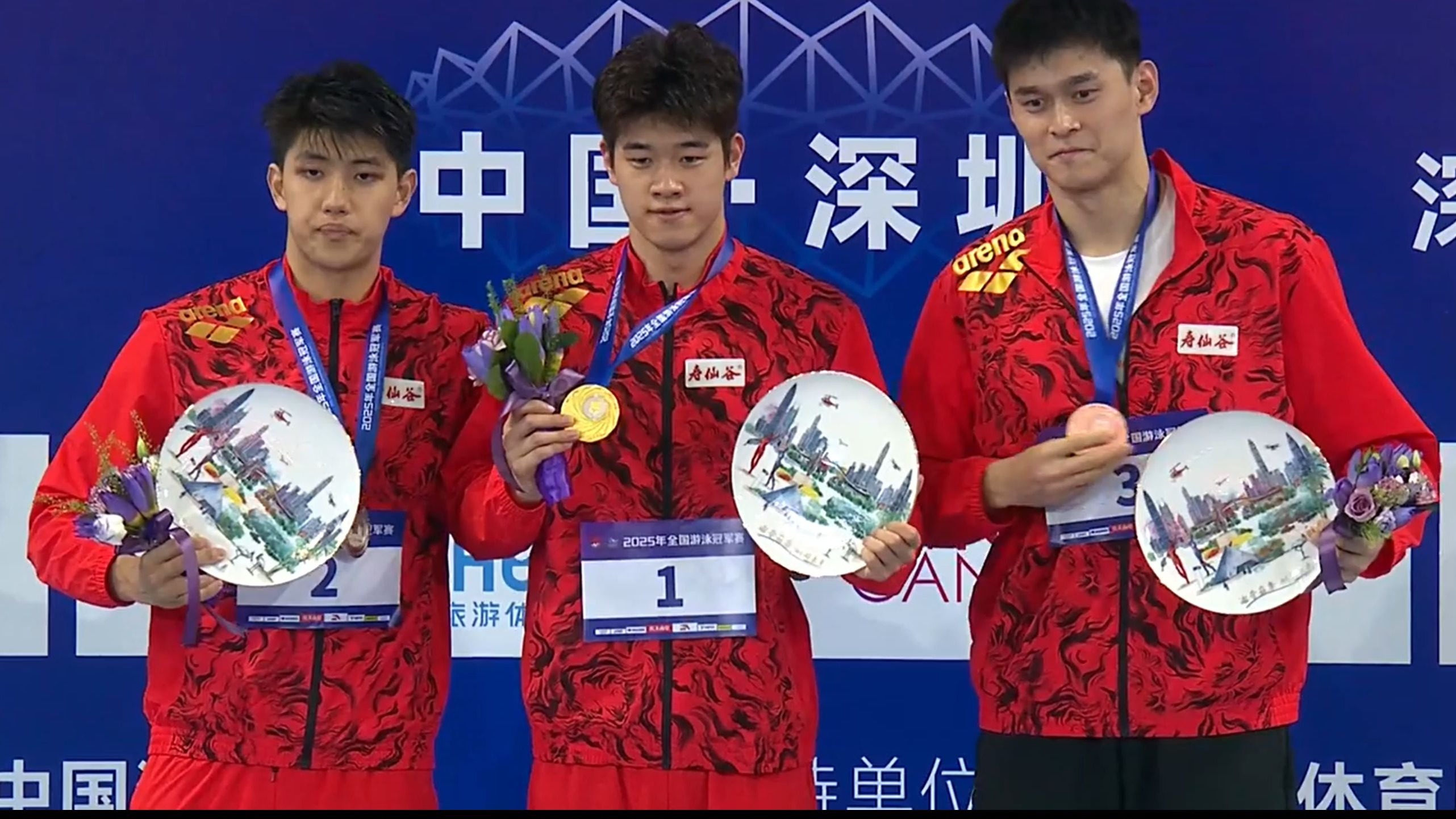 游泳传奇选手在比赛中彰显实力勇夺金牌 游泳传奇选手在比赛中彰显实力勇夺金牌