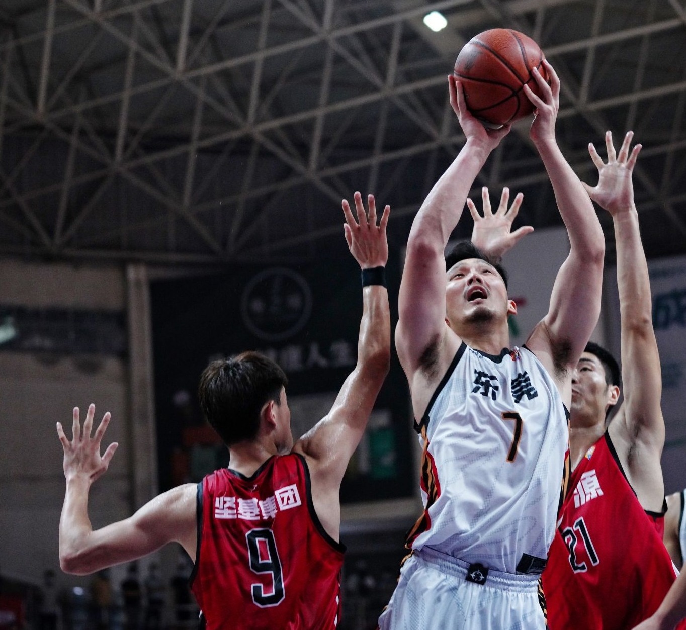 广西男篮采取全新策略，加冕夺冠