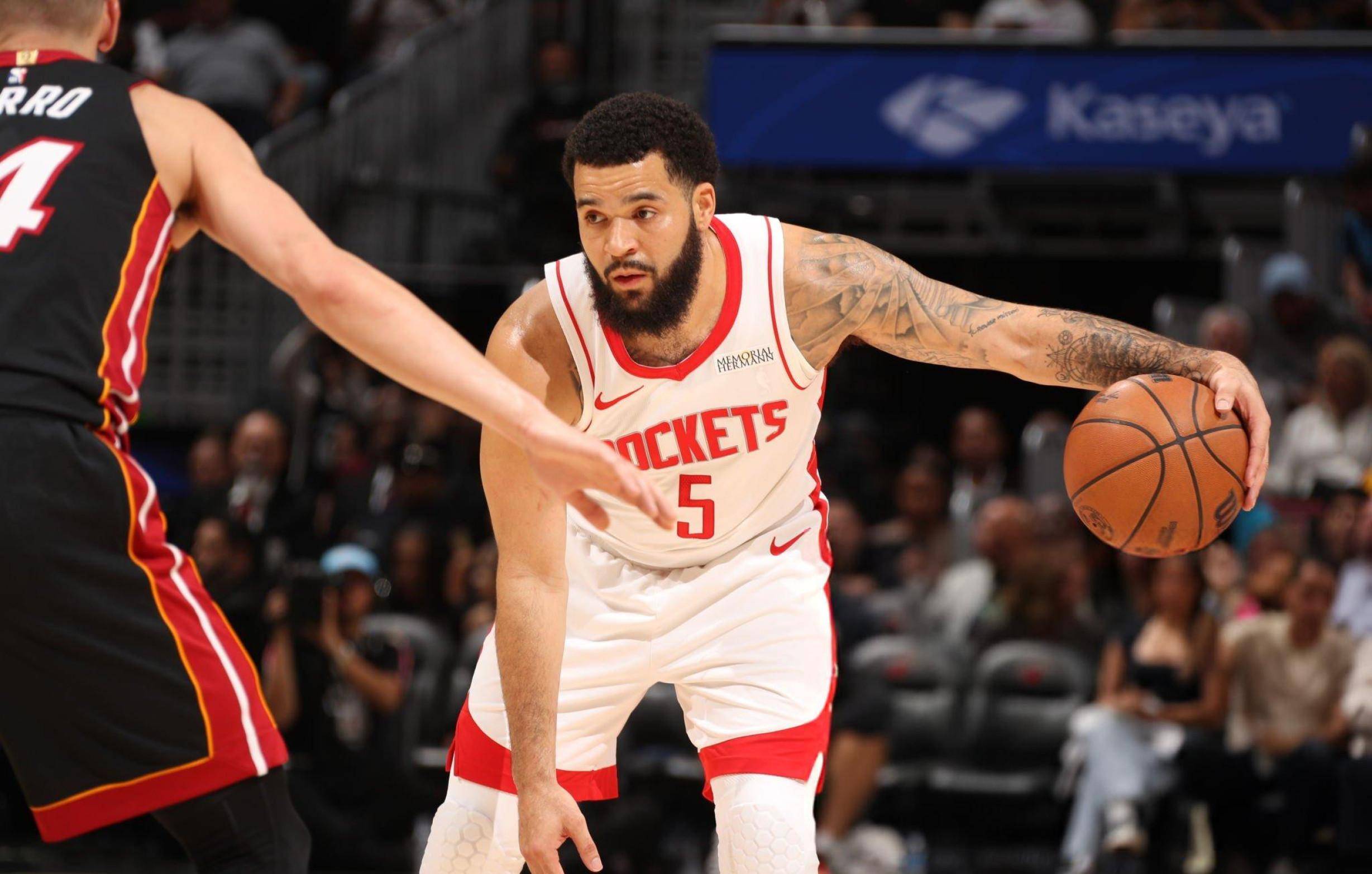 爵士阵容变动频繁,球队走势不佳需改进 爵士阵容变动频繁,球队走势不佳需改进