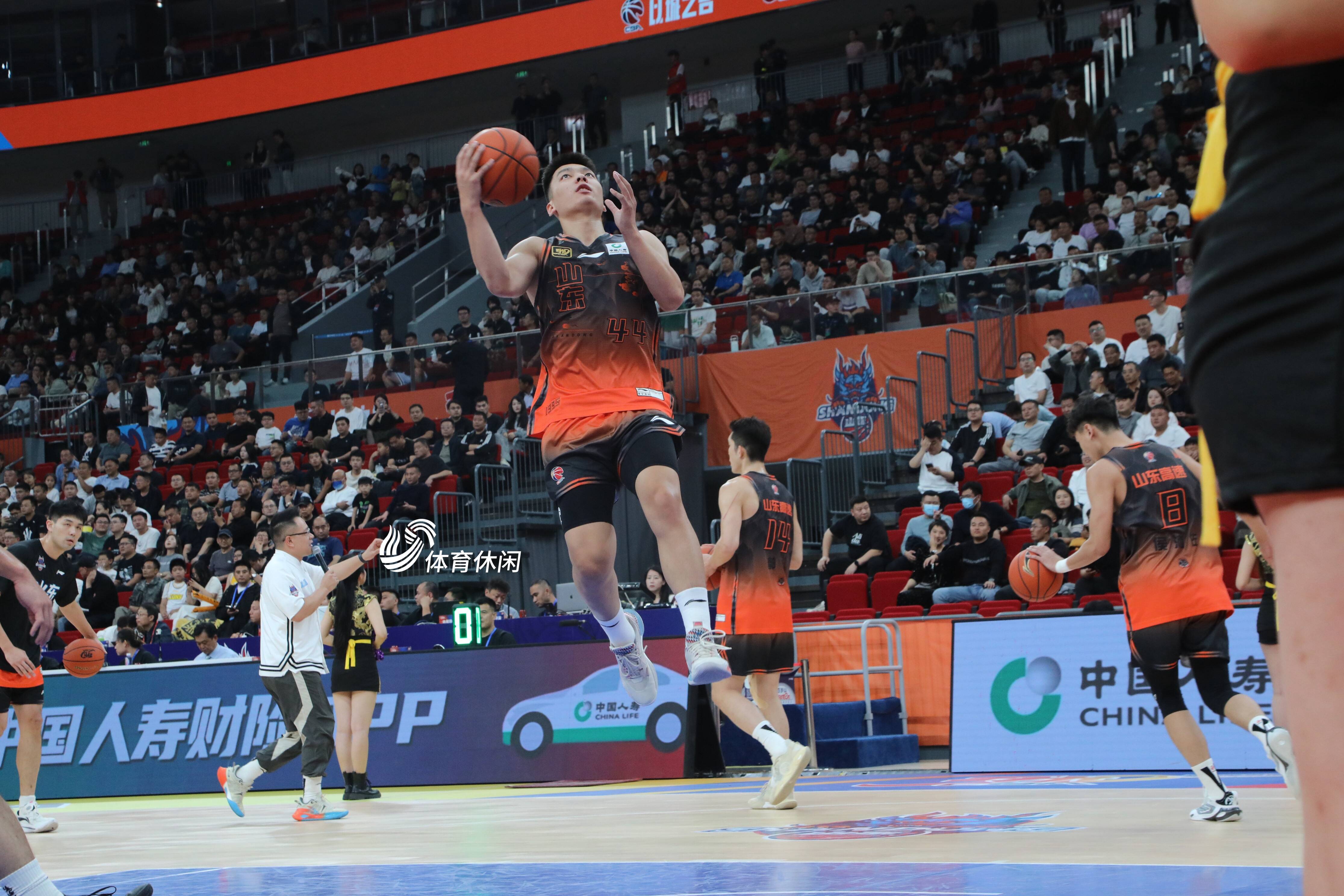 深圳男篮惊险战胜江苏，豪取胜利