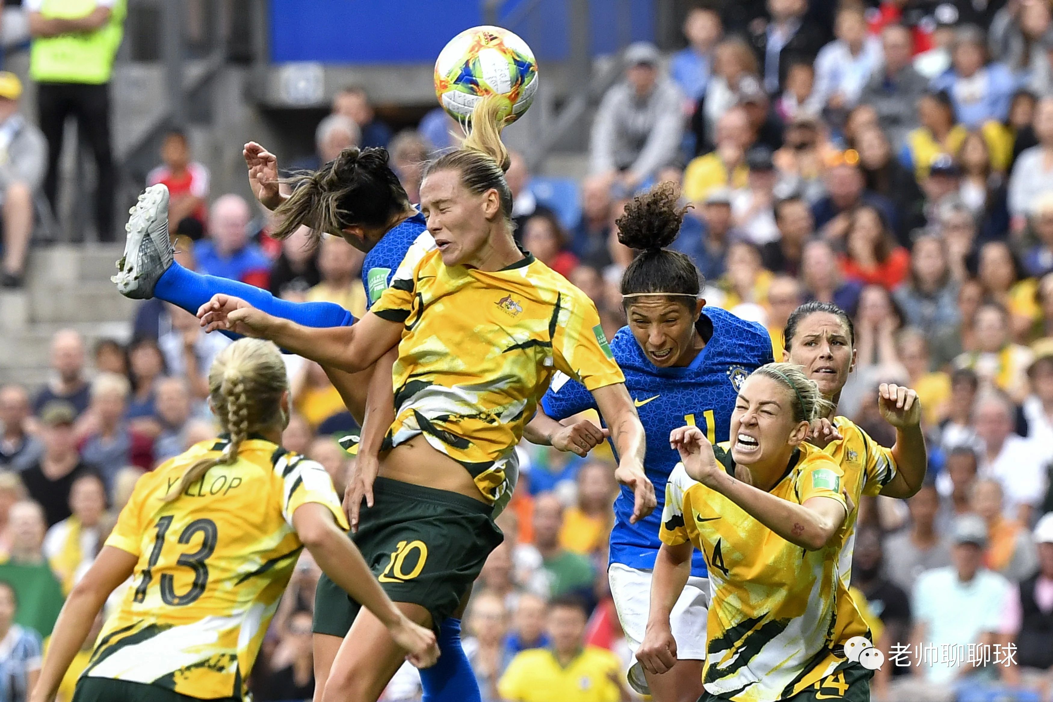澳大利亚女足队员在比赛中展现出色进攻 澳大利亚女足队员在比赛中展现出色进攻