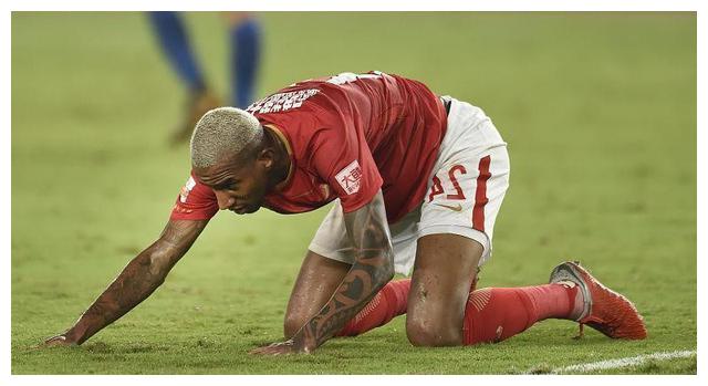 上海上港主场豪取三分,贵州恒丰遭遇重创 上海上港主场豪取三分,贵州恒丰遭遇重创