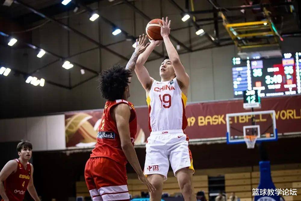 亚裔球员代表美国出战国际篮联杯比赛 亚裔球员代表美国出战国际篮联杯比赛