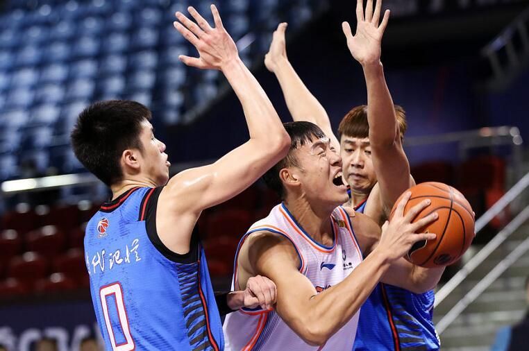 天津队客场爆冷,大胜四川队 天津队客场爆冷,大胜四川队