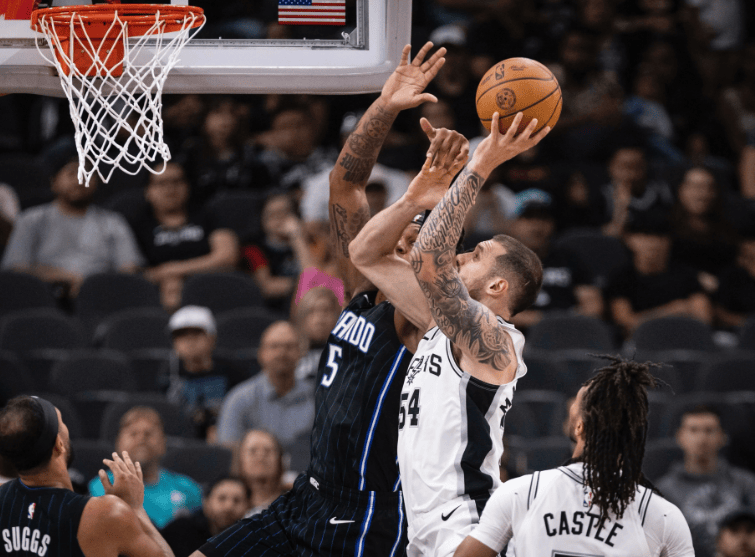 包含雄鹿大胜开拓者，晋级东部决赛的词条