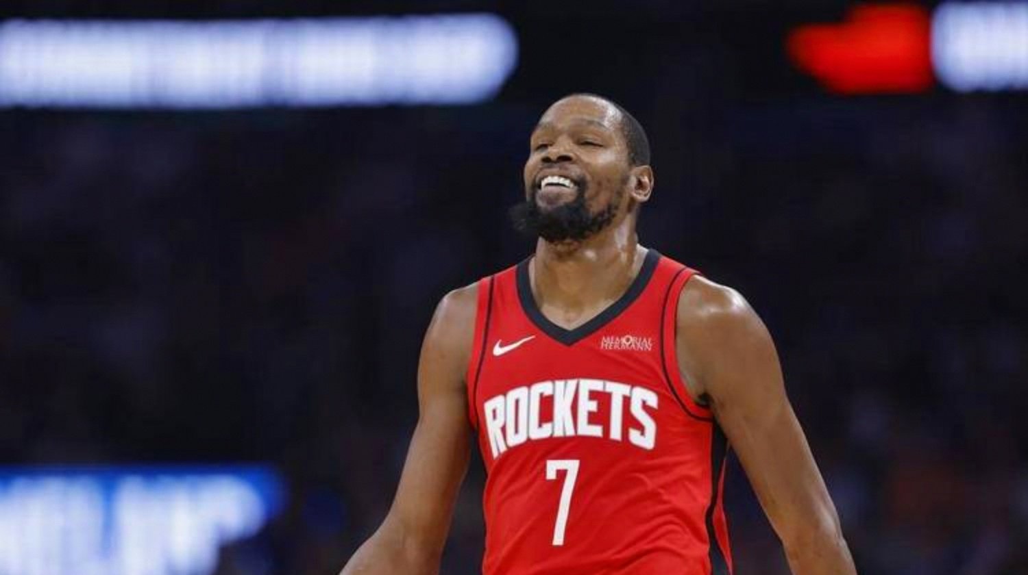 爱游戏-火箭主帅庆祝百场胜利，赞扬球队表现