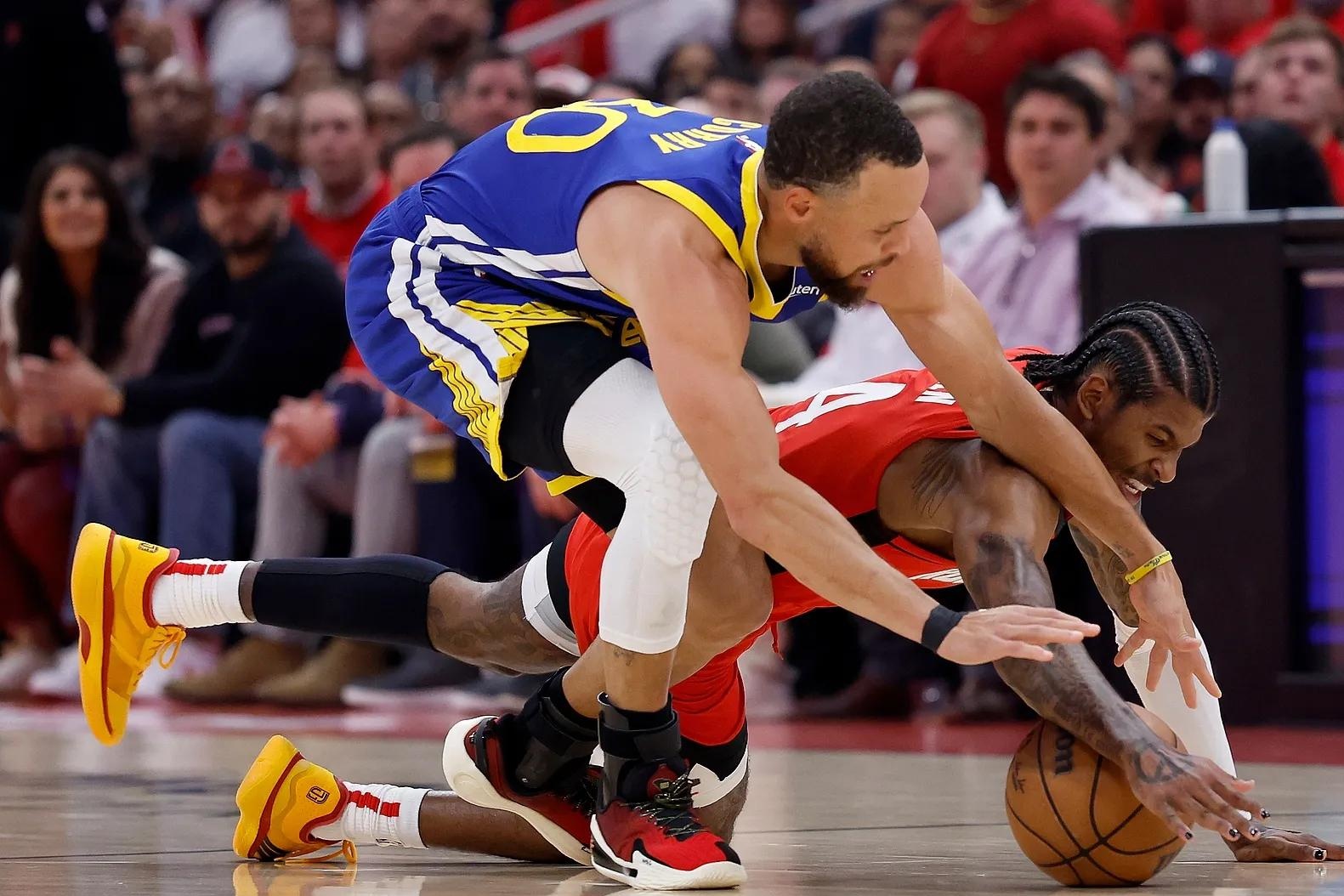 爱游戏登录-勇士主场告负，库里投中难以救主的简单介绍