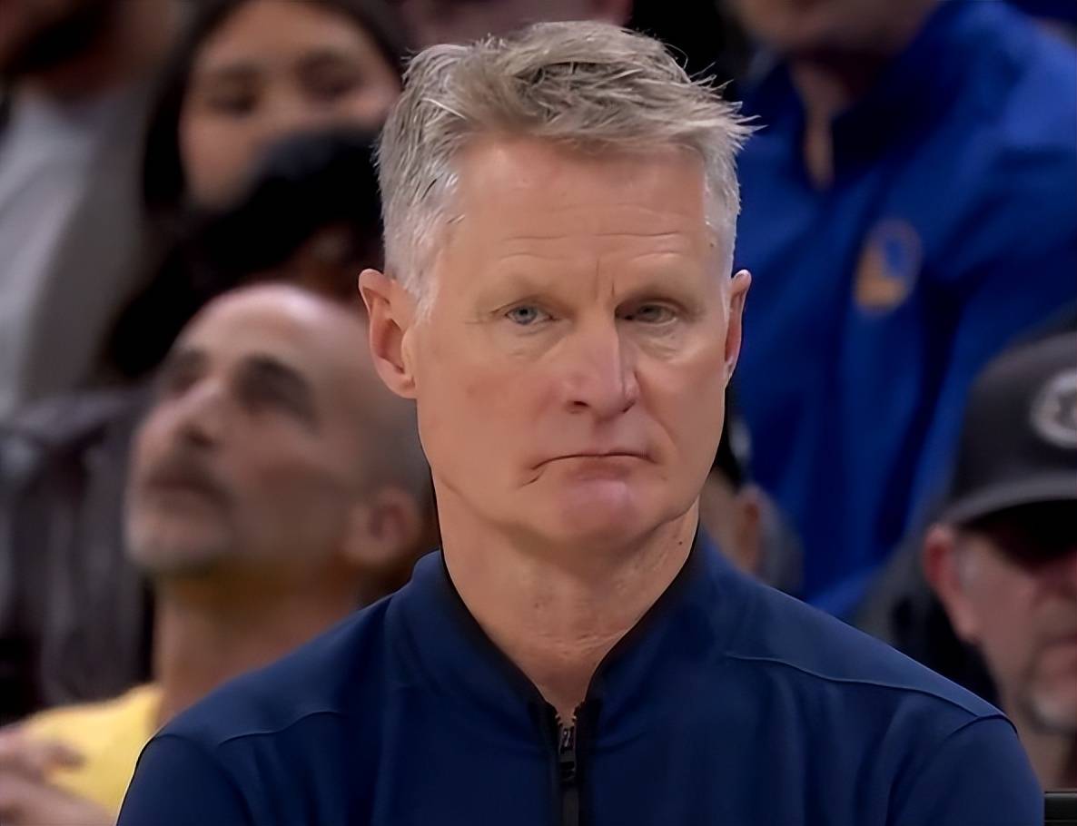 勇士主场告负,库里投中难以救主的简单介绍 勇士主场告负,库里投中难以救主的简单介绍