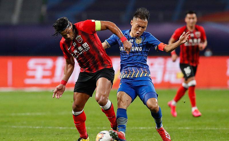 爱游戏体育直播-包含汉诺威比逼平对手，战术进步有待提高的词条