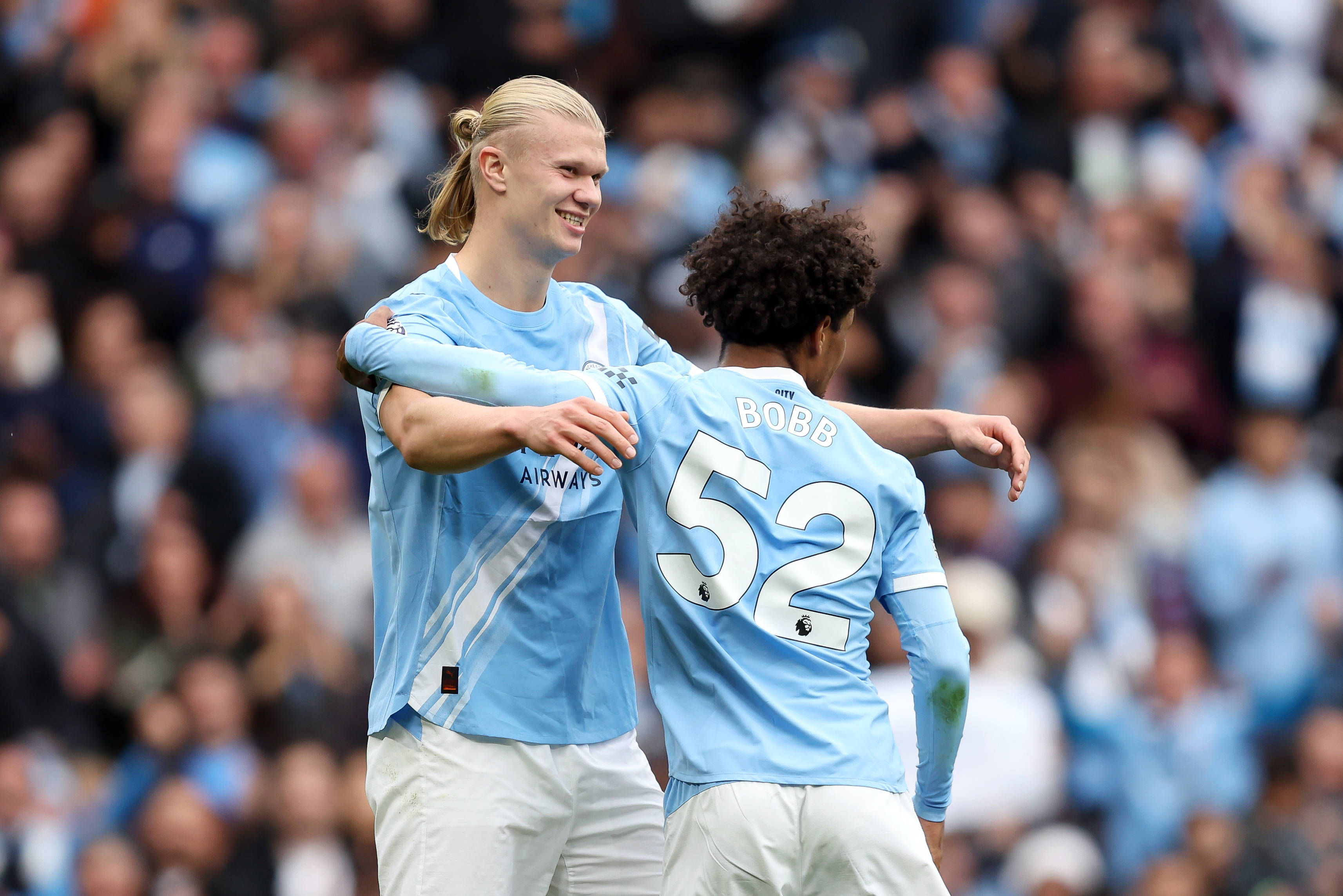 埃弗顿阵中球员频频伤退,引发关注 埃弗顿阵中球员频频伤退,引发关注