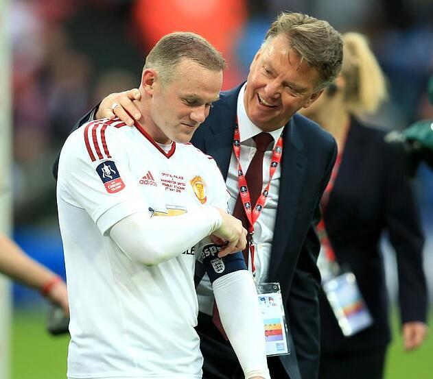 包含荷兰横扫爱沙尼亚，荷兰势不可挡！的词条