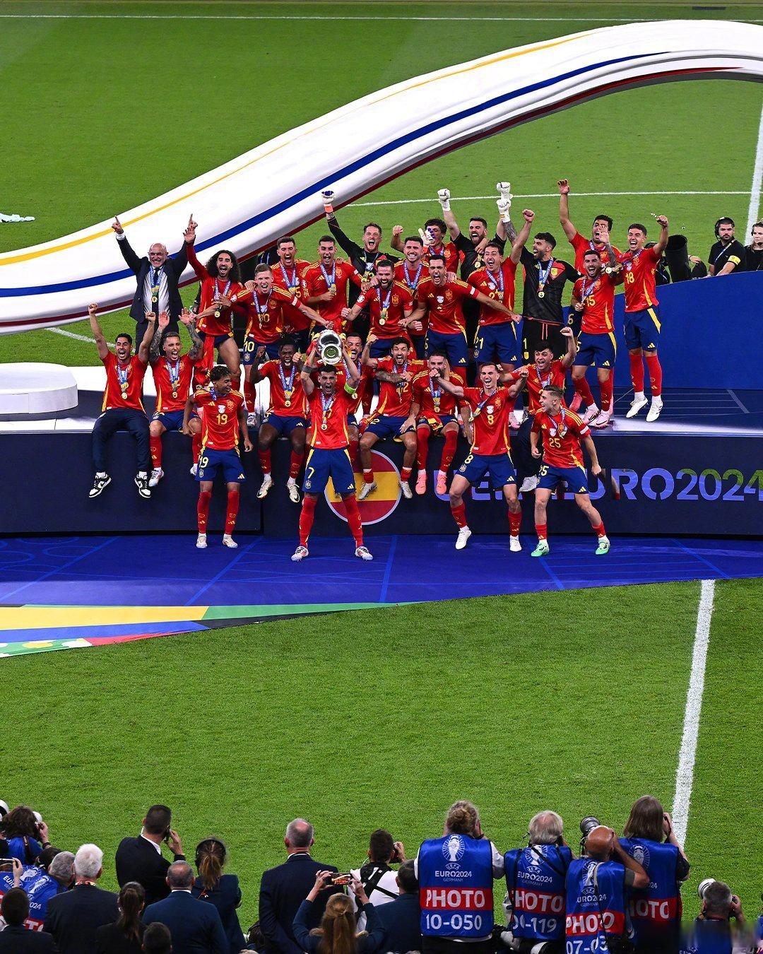 西班牙队在欧预赛中取得连胜 西班牙队在欧预赛中取得连胜