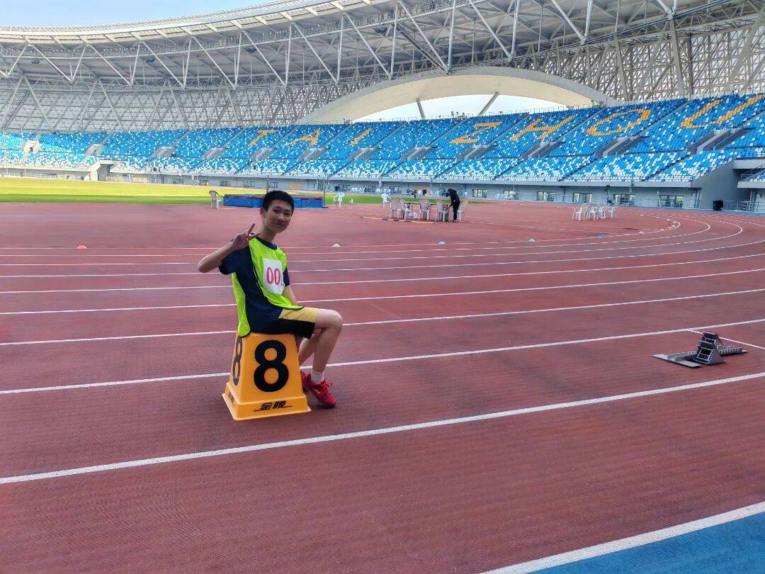 田径比赛选手喜获佳绩,精彩绝伦 田径比赛选手喜获佳绩,精彩绝伦